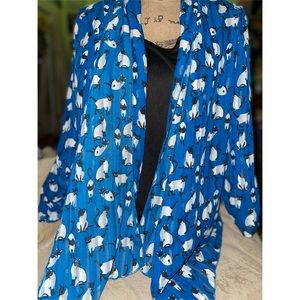 Kitty cat 🐈‍⬛ light blouse 💕